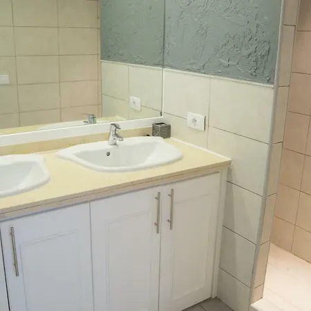 Apartment 2 Bedroom In *